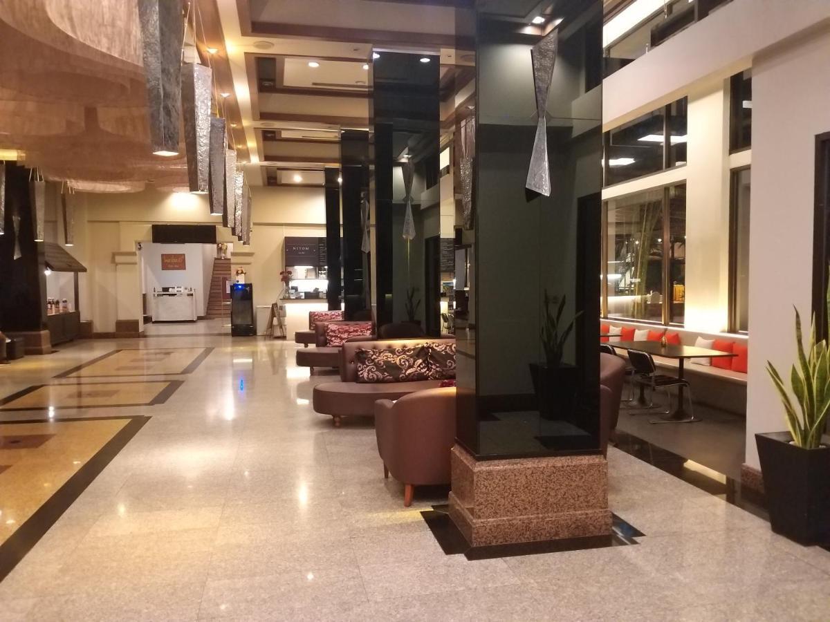 Songphanburi Hotel Супхан Бури Екстериор снимка