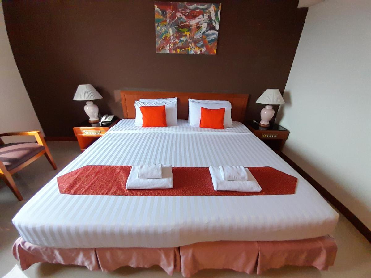 Songphanburi Hotel Супхан Бури Екстериор снимка