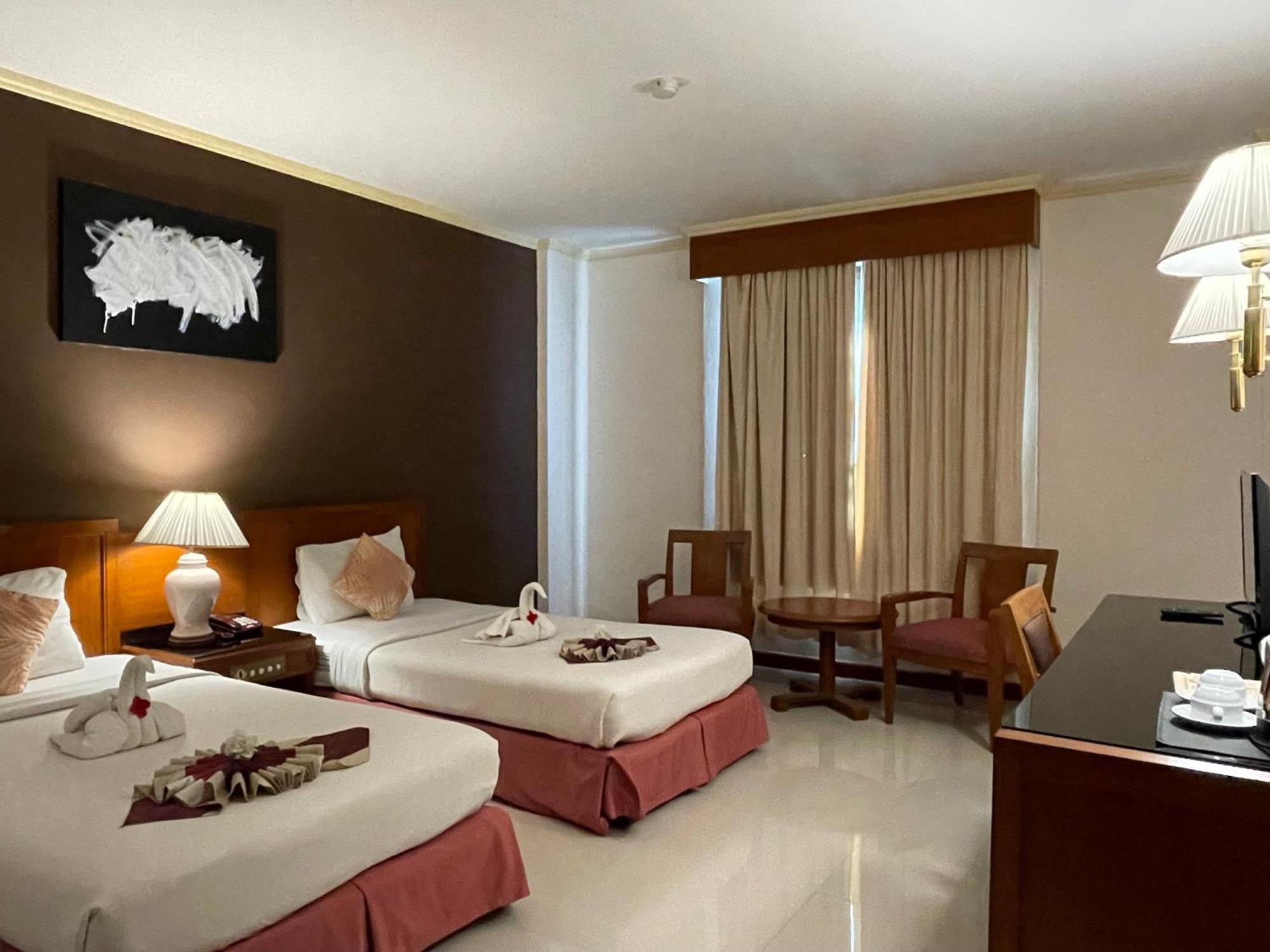 Songphanburi Hotel Супхан Бури Екстериор снимка